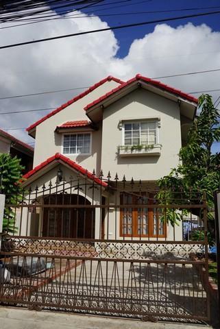ให้เช่าบ้านเดี่ยว 2 ชั้น 40 ตร.ว.ย่านเลียบด่วน ทาวน์อินทาวน์ เหม่