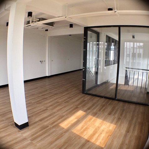 ให้เช่าโฮมออฟฟิศพื้นที่ใช้สอย 360 ตร.ม 4ห้องอเนกประสงค์ 9 สุขุมวิ