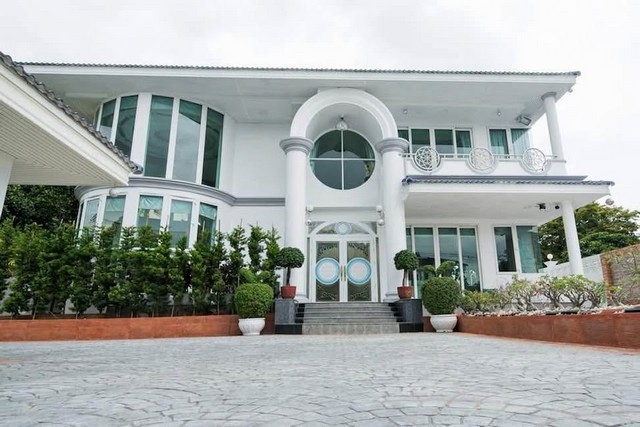 ขายคฤหาสน์หรู เนื้อที่ 510 ตร.ว พร้อมสระว่ายน้ำ พระราม9