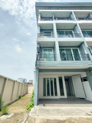 ให้เช่าโฮมออฟฟิศ4ชั้นห้องมุม 300ตร.ม.ย่านรามอินทราใกล้แฟชั่นไอแลน