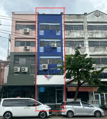 ให้เช่าอาคารพาณิชย์ 4.5 ชั้นปากซอยเป็นสถานีรถไฟฟ้า สถานีลาดพร้าว