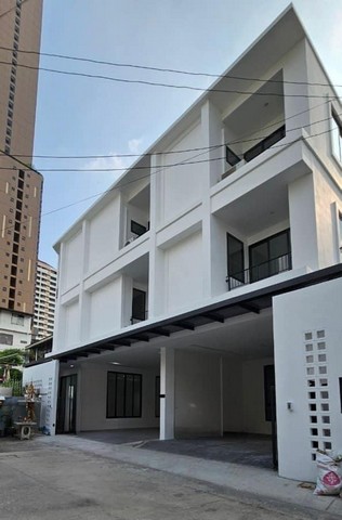 ให้เช่าทาวน์โฮม3ชั้น5นอน 240ตร.มย่านสุขุมวิท36พระราม4ใกล้BTSทองหล