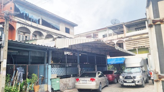 ขายตึกแถวถนนจันทน์ 51 แยก 10 ใกล้ทางด่วนศรีรัช, BTS สุรศักดิ์