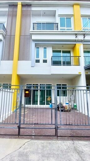 ม.เจ้าคุณทหารลาดกระบัง 1กม. โลตัส ลาดกระบัง52 400ม.ทาวน์โฮม 3ชั้น