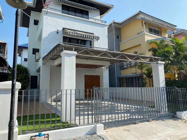 ให้เช่าบ้านเดี่ยว 3 ชั้นหมู่บ้านพิมานเฉลิมพระเกียรติ 28ทำเลดี