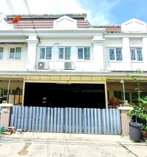 นวลจันทร์ แบตมินตัน ฟุตบอล 100ม. MRTรามอินทรา40 2ชั้น 3นอน