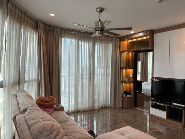 Condo for rent Le Lux Condominium, 17th floor, corner unit,
