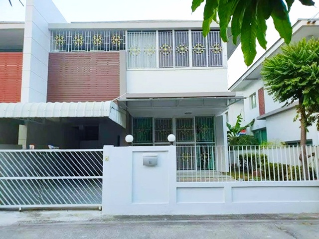 .พร้อมเฟอร์ฯครบ ตลาดใจโต300ม.ให้เช่าบ้าน 2ชั้น หรูหรา 36 ตร.วา