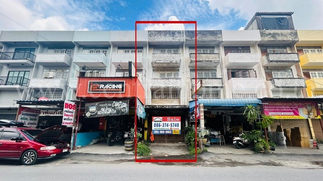 ลดราคาด่วน อาคารพาณิชย์ 3.5 ชั้น วัดชลอ ติดถนนบางกรวย – ไทรน้อย