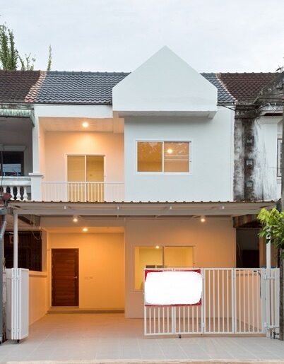 ขายทาวน์โฮม หมู่บ้านคันทรีปาร์ค รีโนเวทใหม่ ใจกลางเมืองชุมพร