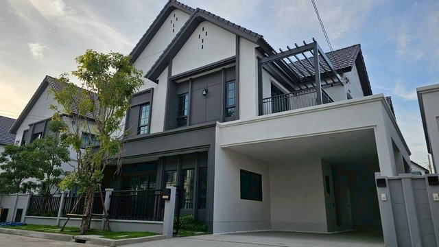 ขาย บ้านเดี่ยว 2 ชั้น สไตล์ Modern Luxury CENTRO บางนา กม.7