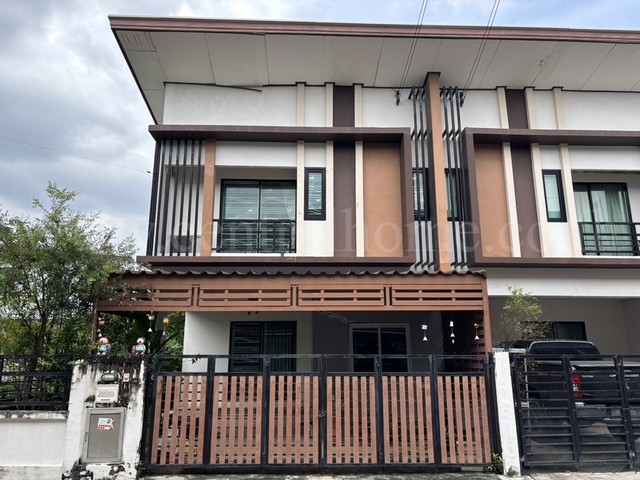 ทาวน์โฮม บ้านฟ้ากรีนเนอรี่ ปิ่นเกล้า – สาย 5 หลังมุม