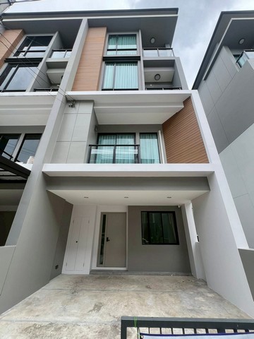 ให้เช่า ทาวน์โฮมหลังมุม Premium Place พหลโยธิน-รามอินทรา 3.5 ชั้