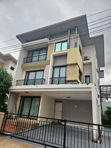 ให้เช่า บ้านเดี่ยว 3 ชั้น โกลเด้น เพรสทีจ วัชรพล-สุขาภิบาล 5