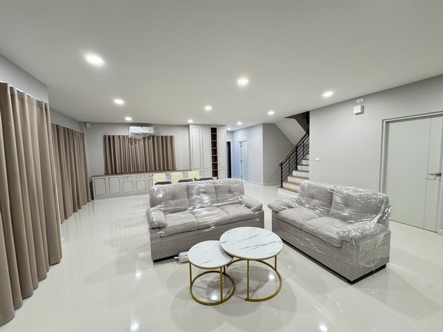 บ้านเดี่ยวCentroเซ็นโทร บางนาเฟส2 4 ห้องนอน