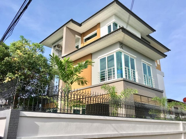 ให้เช่าบ้าน3ชั้นใกล้โรงเรียนนานาชาติ KIS & Regents ใกล้MRT สุทธิ