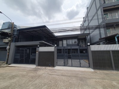 4 ห้องนอน 3 ห้องน้ำ แอร์ 6 เครื่อง ซ. รัชดาภิเษก 3