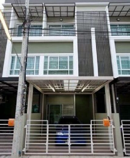 ให้เช่าทาวน์โฮม 3 ชั้นเตรียมอุดมศึกษาน้อมเกล้า MRT สัมมากร 1กม.
