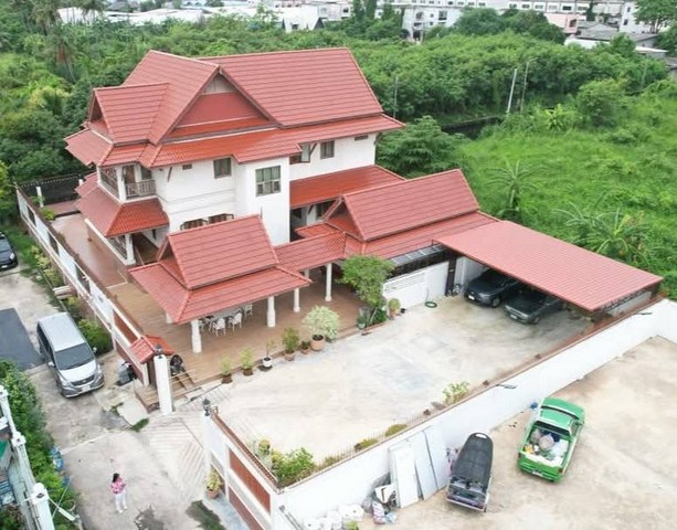 บ้านเดี่ยว 2 ชั้น 200 ตารางวา เป็นบ้านเรือนไทย สาย2 ซอย10