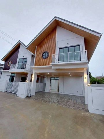 บ้านใหม่ 2 ชั้น สไตล์มินิมอล แยกลิขิตชีวัน หนองจ๊อม สันทราย เชียง