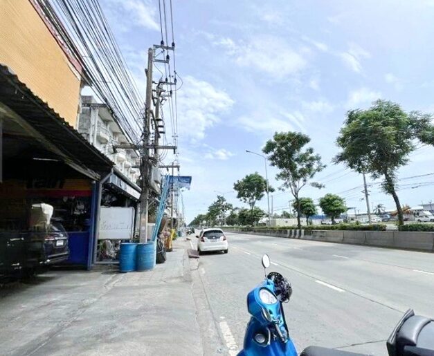 มีพื้นที่ด้านหลัง กว้าง 29ตร.วา. 359 ตร.ม. ตลาดบ้านฟ้า .นิมิตรให