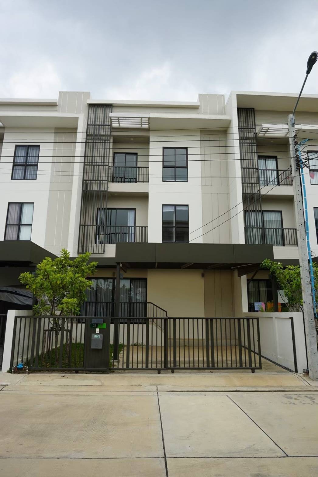 ให้เช่าทาวน์โฮม3ชั้น ม.วิลลา อัลเบโร พระราม9