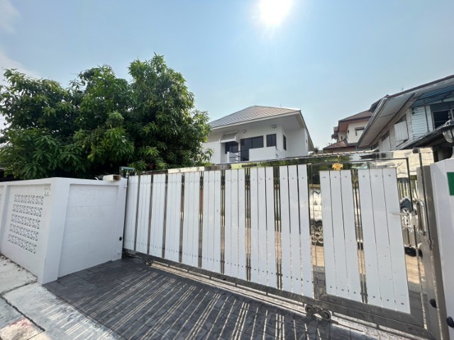บ้านให้เช่าถ.สังคมสงเคราะห์ที่ดิน101ตร.ว4นอน4น้ำแอร์ฯฟอร์ฯเช่า650