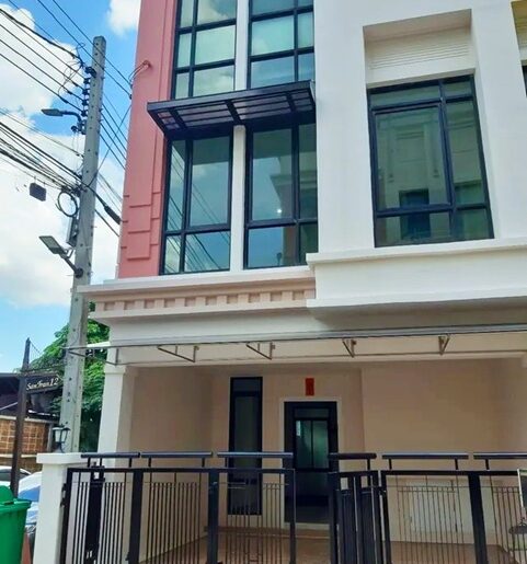 เซ็นทรัล บางนา 600 ให้เช่าทาวน์โฮม 3.5ชั้น 21ตร.ว.ศรีลาซาล 3นอน