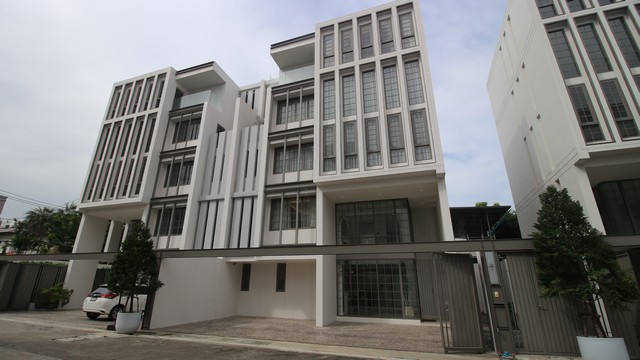 Baan U Charoen Eastville บ้านแฝด & ทาวน์โฮมหรู ติด เซ็นทรัล อีสวิ