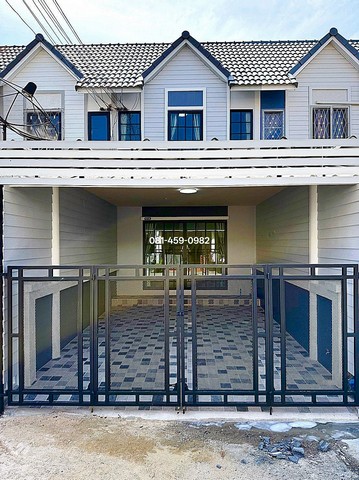 ขายทาวน์เฮ้าส์สองชั้นนาป่าชลบุรี ม.แฟมิลี่แลนด์นาป่า