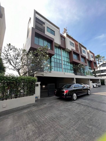 ด่วน ขายบ้านหรู 4ชั้น เอกมัย townhomeluxury หลังมุมพร้อมสระว่ายน้
