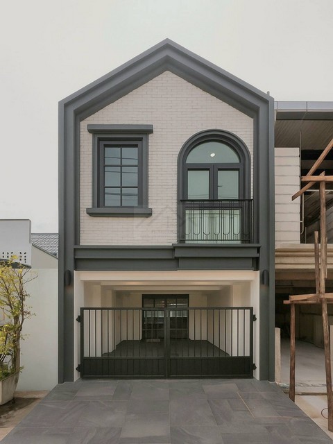 ขายทาวน์เฮ้าส์หรู 2 ชั้นสไตล์ Modern ปรีดี42 สุขุมวิท71 รีโนเวทหใ