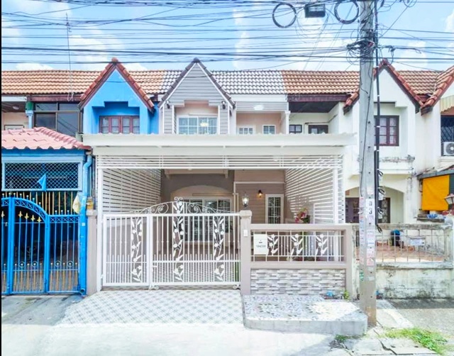 ตลาดบางใหญ่ 2.4 กม. ถ.กาญจนาภิเษก หรูมหากาพย์ ทาวน์เฮ้าส์ 2 ชั้น