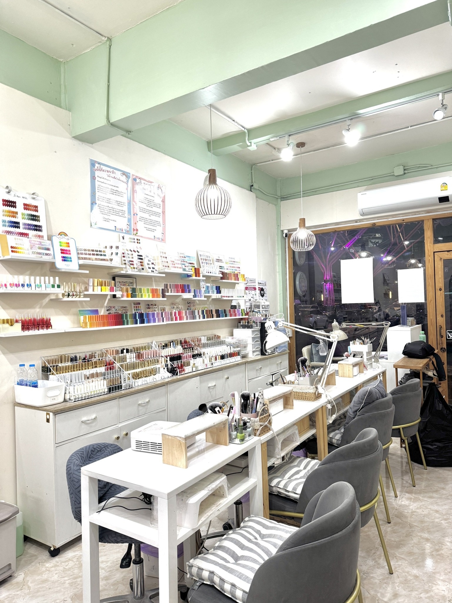 เซ้งร้านเล็บ-ต่อขนตา-แว็กซ์ บรรทัดทอง พร้อมBanding เปิดมา8ปี ใกล