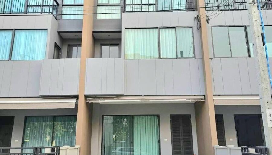ให้เช่าทาวน์โฮม 3 ชั้น บ้านกลางเมือง พระราม 9 – กรุงเทพกรีฑา