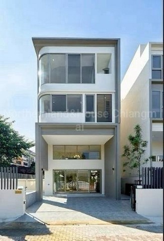 บ้านเดี่ยว 3 ชั้นครึ่ง สไตล์โมเดิร์น ลักชูรี่ โครงการใหม่ ใจกลางเ