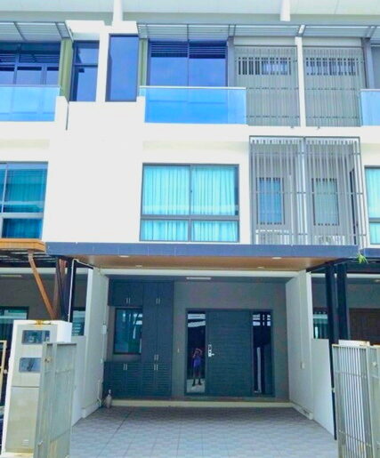 เลียบด่วนเอกมัย ถูกสุด ลด36% เดอะวอล์ค เกษตร ทาวน์โฮมสุดหรู 3 ชั
