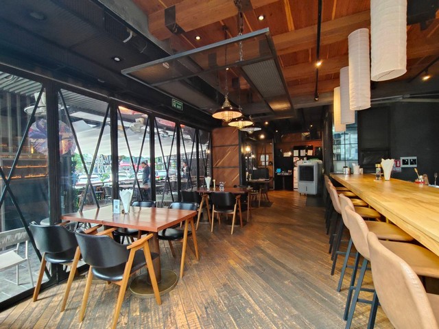 เซ้งร้าน Restaurant & Wagyu steak & sushi & Bar ทำเลย่านทองหล่อ