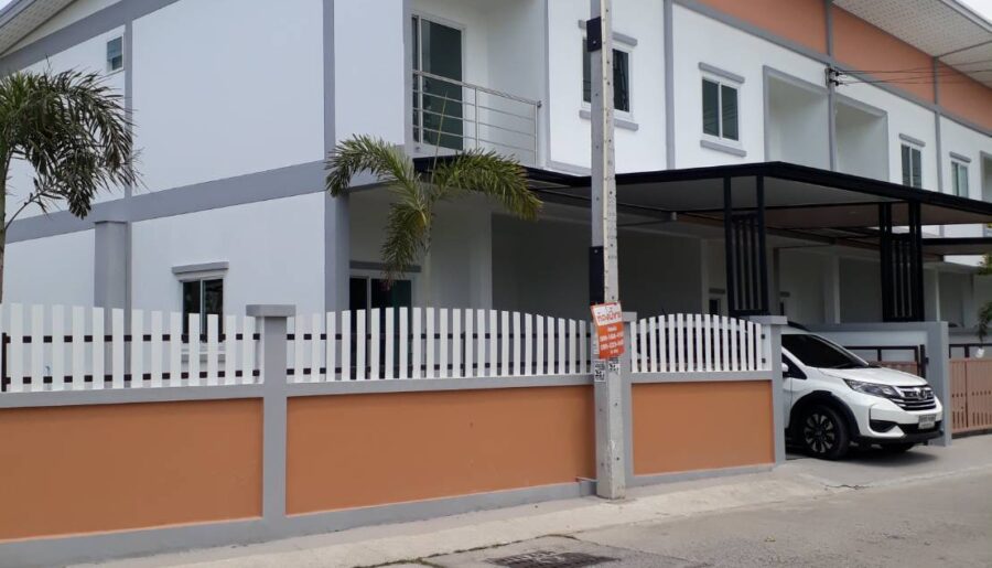 ขายบ้านทาวน์โฮม ปากทางหมู่บ้าน โครงการบ้านสวน บางละมุง 4 พัทยา