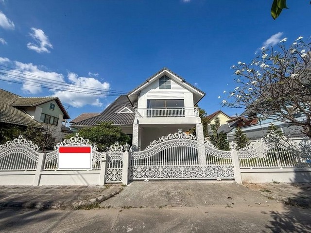 ขายบ้านสวย ตกแต่งใหม่ บ้านเดี่ยว 2 ชั้น ใกล้ เจ-พาร์ค ศรีราชา