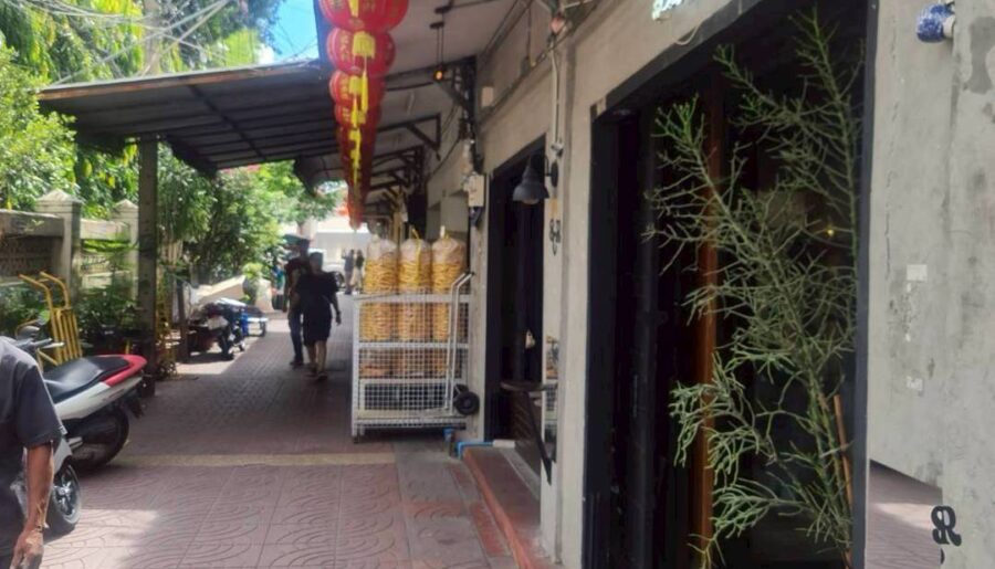 ขายตึกแถว 2 คูหาทรงวาด ติดโรงเรียนเผยอิง ติดต่อผึ้งรัตติ 061-9419