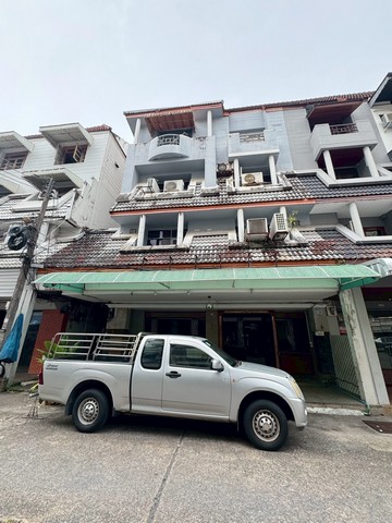 ตึก 2 คูหา ใจกลาง Old Town ภูเก็ต รีโนเวทให้คูลที่สุด