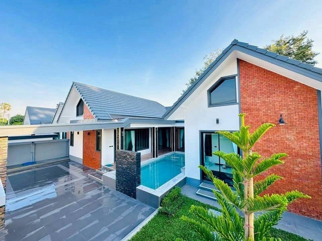 ขายพูลวิลล่าชลบุรี พูลวิลล่าหรู สไตล์ Modern Luxury