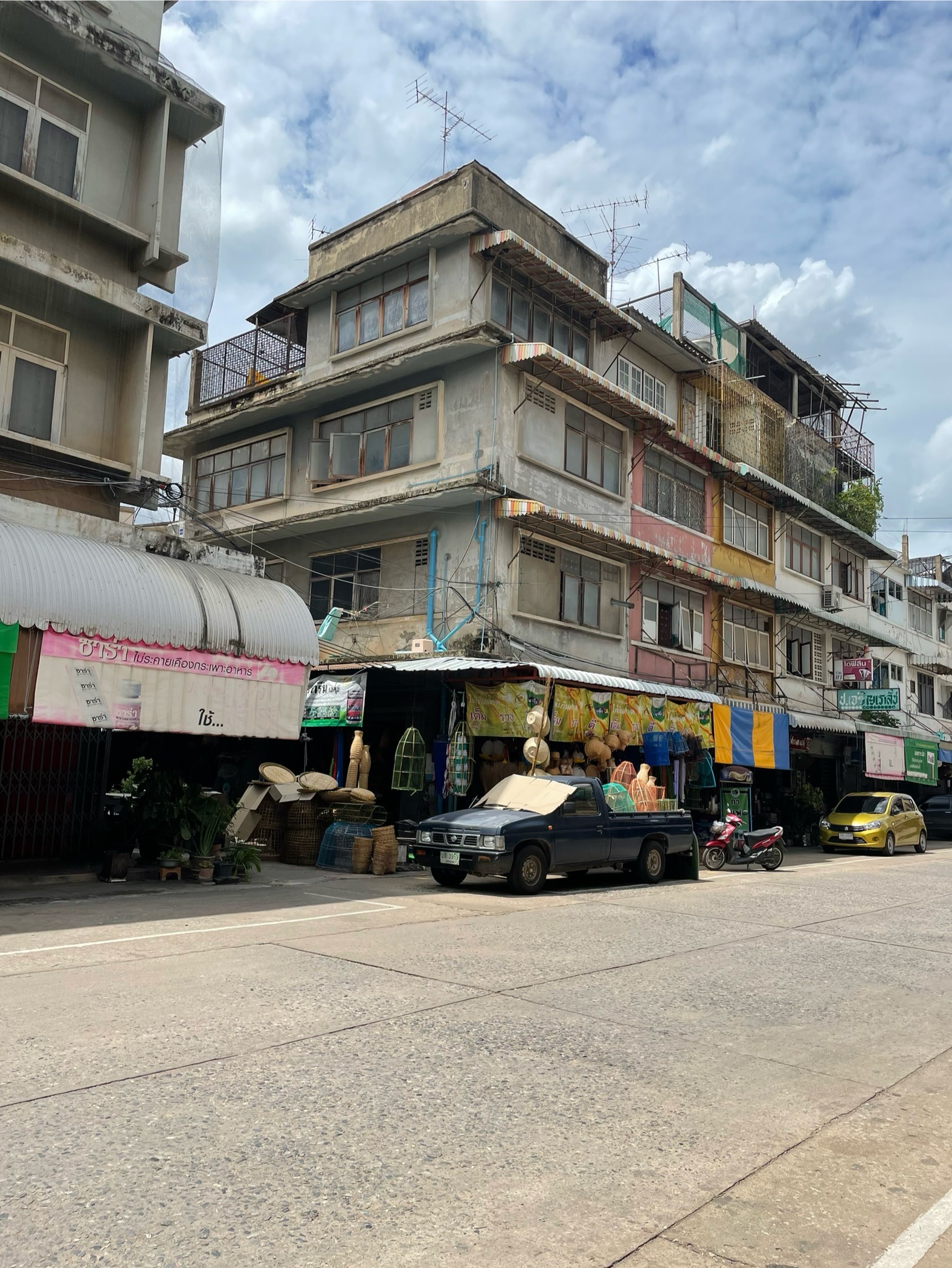 ขายอาคารพาณิชย์ 4ชั้น ทำเลดี ในตลาดศรีเทพ2 อำเภอตาคลี จังหวัดนครส