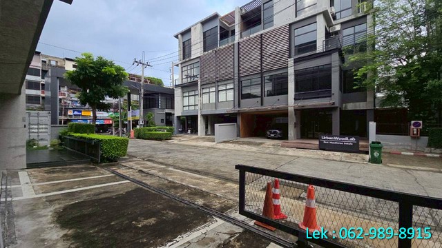 ขายออฟฟิศ 4 ชั้น สไตล์ลอฟท์ – โครงการ District ศรีวรา