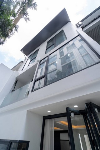 #ขายTownhome 3ช.25ตรว.ซอยสุขุมวิท15 ทำเลดี บ้านสวนตกแต่งใหม่ทั้งห