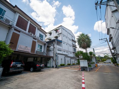 ทาวน์โฮม 3 ชั้น โครงการ ธาราดี ติด ถ.ราชพฤกษ์ ที่ดินใหญ่ 132.2 ตร
