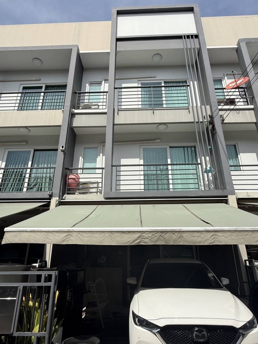 ขายทาวน์โฮม บ้านกลางเมือง สวนหลวง 3 ชั้น ซอย เฉลิมพระเกียรติ 28