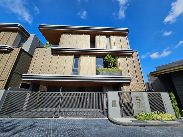 ขายบ้านเดี่ยว 3 ชั้น 4 ห้องนอน Bugaan บูก้าน พระราม9-เหม่งจ๋าย​