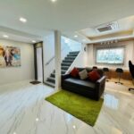 ให้เช่าบ้านพร้อมอยู่ หลังมุม300ตรม.ซ.รัชดาบ้านสวยตกแต่งเฟอร์นิเจอ